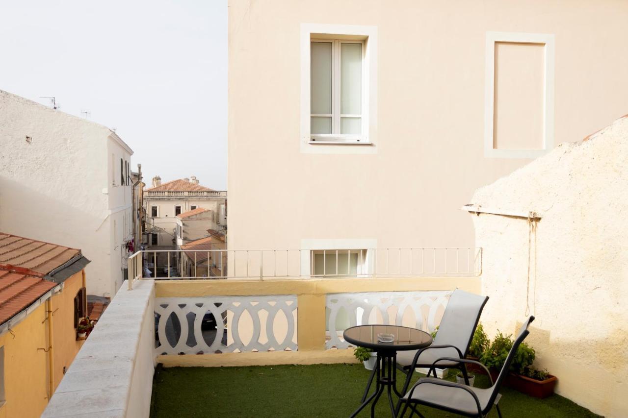 Sassari-Centro Elegante Appartamento Con Wifi E Netflix Luaran gambar