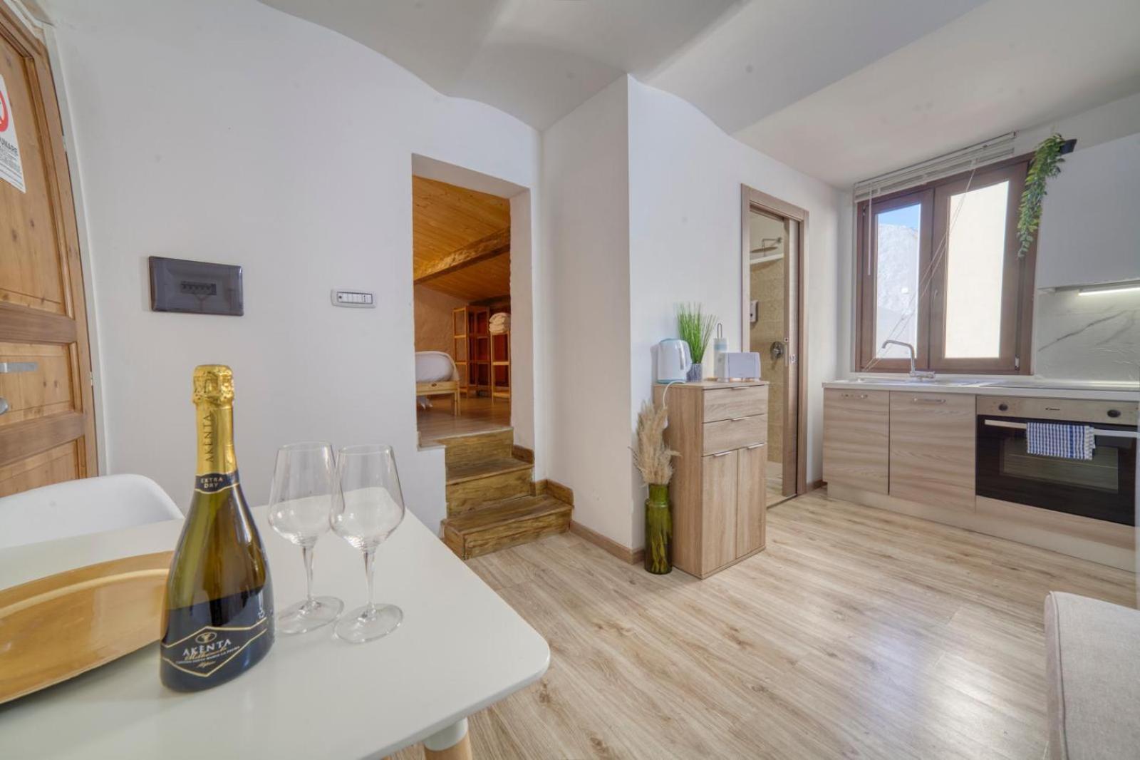 Sassari-Centro Elegante Appartamento Con Wifi E Netflix Luaran gambar